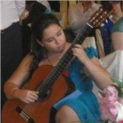 Profesora de música imparte clases de guitarra, ukelele y/o lengua musical a todas las edades